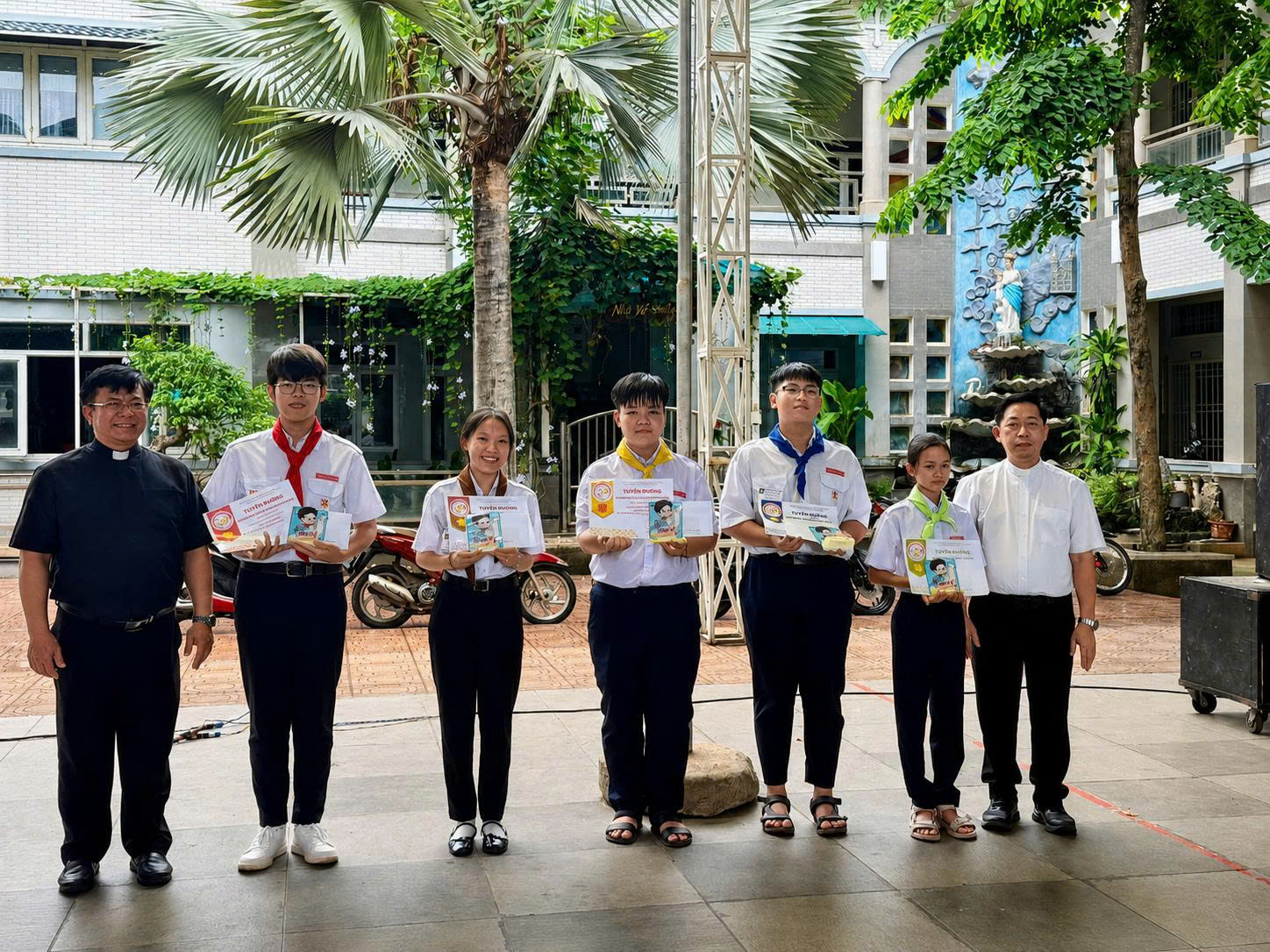 Thiếu nhi và giáo lý viên hạt An Bình cùng “Học với Chúa Giêsu”